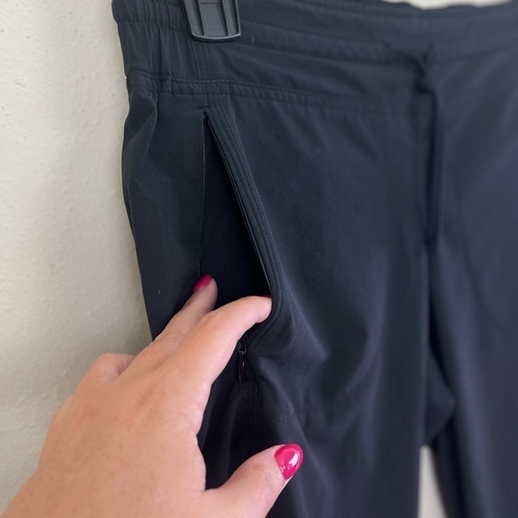 Athleta La Viva Black Capri Crop Pants Size 2 - Picture 3 of 6